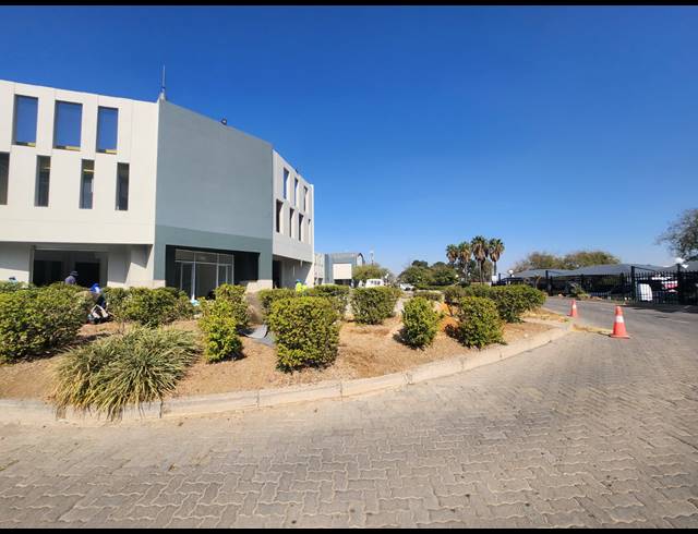 429M² OFFICE TO LET IN HALFWAY HOUSE